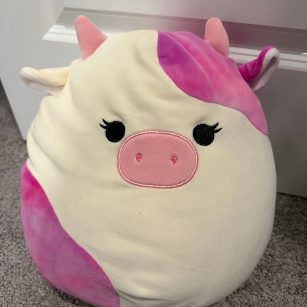 Kalina the cow squishmellow